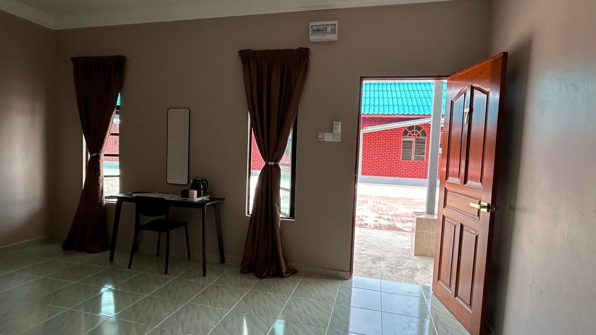 Sasuka Chalet Pantai Pandak Kuala Terengganu Bagian luar foto